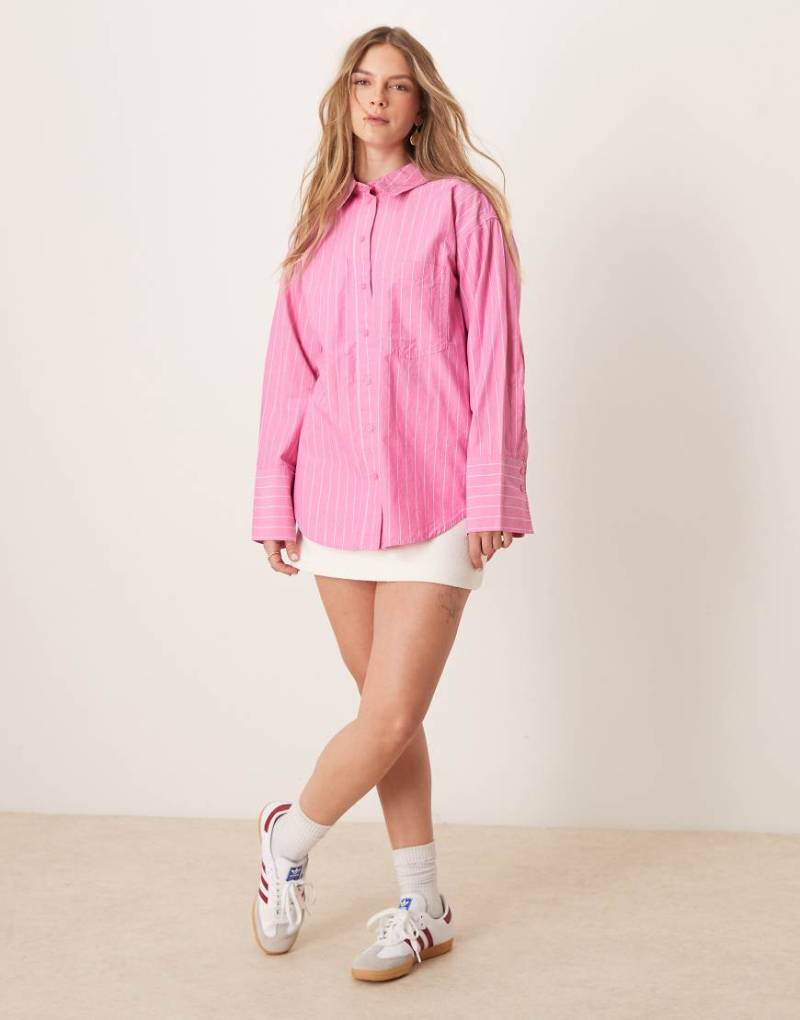 Gina Tricot - Oxford-Hemdbluse in gestreiftem Rosa mit Oversize-Passform von GINA TRICOT