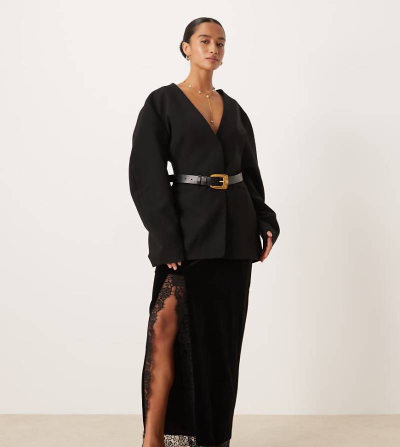 Gina Tricot Petite - Samt-Maxirock in Schwarz mit seitlichem Schlitz und Spitzenborte von GINA TRICOT