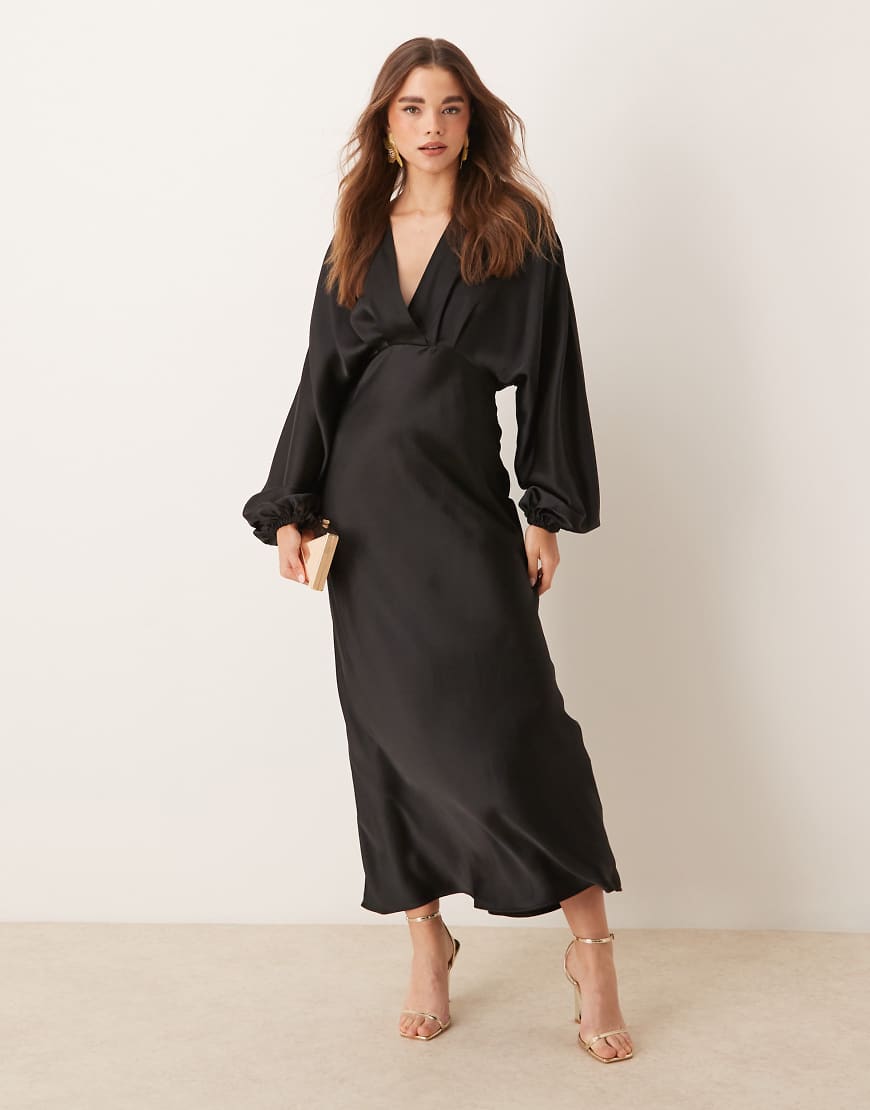 Gina Tricot - Satin-Maxikleid in Schwarz mit V-Ausschnitt und voluminösen Ärmeln Gina Tricot - Satin-Maxikleid in Schwarz mit V-Ausschnitt und voluminösen Ärmeln von GINA TRICOT