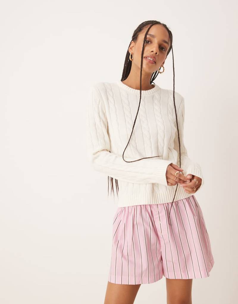 Gina Tricot - Strickpullover aus Baumwollmix in Creme mit Rundhalsausschnitt-Weiß von GINA TRICOT