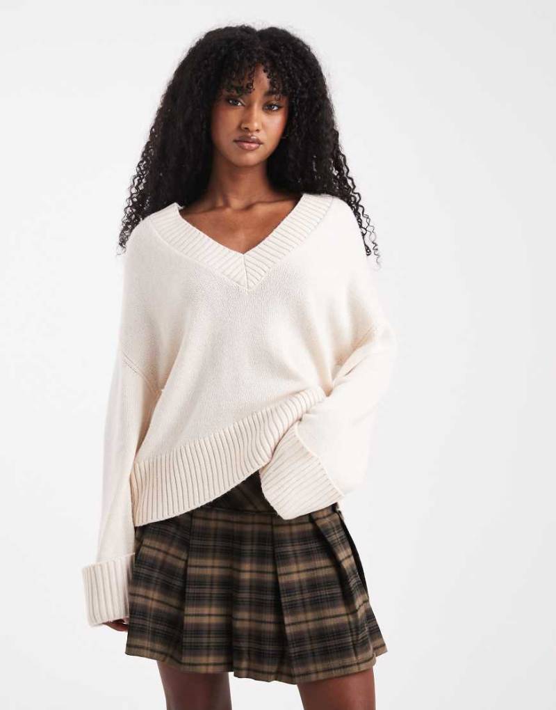 Gina Tricot - Strickpullover in Creme mit V-Ausschnitt und weiten Ärmeln-Weiß von GINA TRICOT