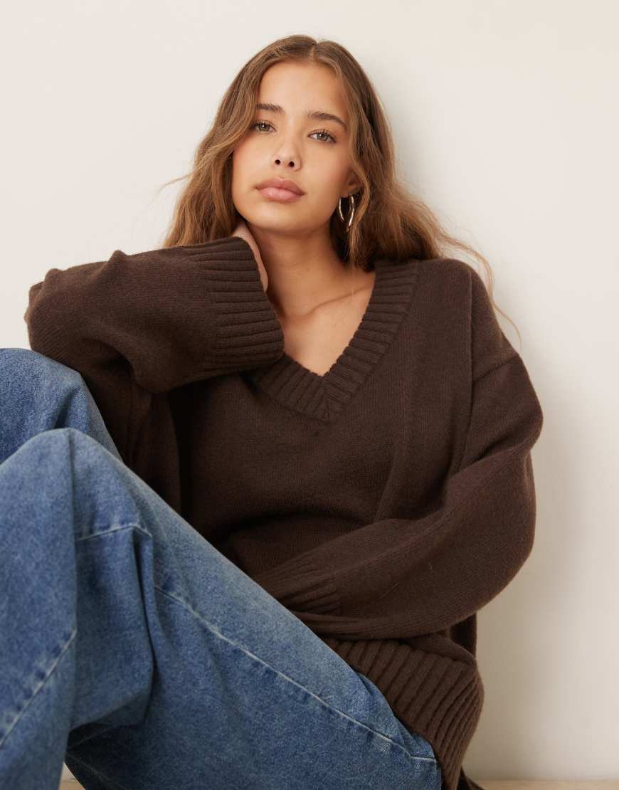 Gina Tricot - Strickpullover in Dunkelbraun mit V-Ausschnitt und weiten Ärmeln-Brown von GINA TRICOT