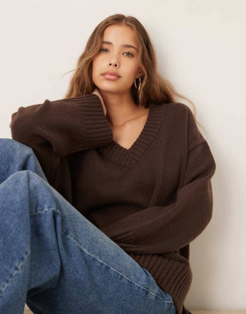 Gina Tricot - Strickpullover in Dunkelbraun mit V-Ausschnitt und weiten Ärmeln-Brown von GINA TRICOT