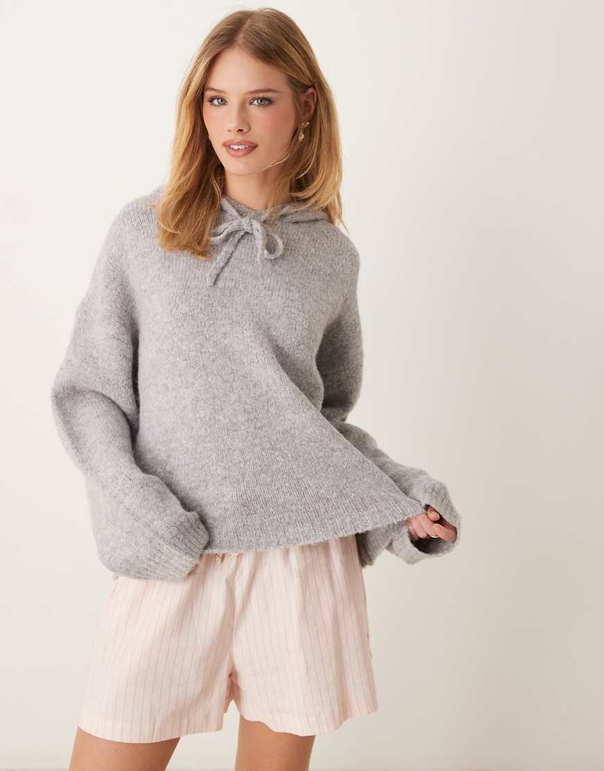 Gina Tricot - Superweicher flauschiger Oversize-Kapuzenpullover aus Strick in Grau meliert von GINA TRICOT