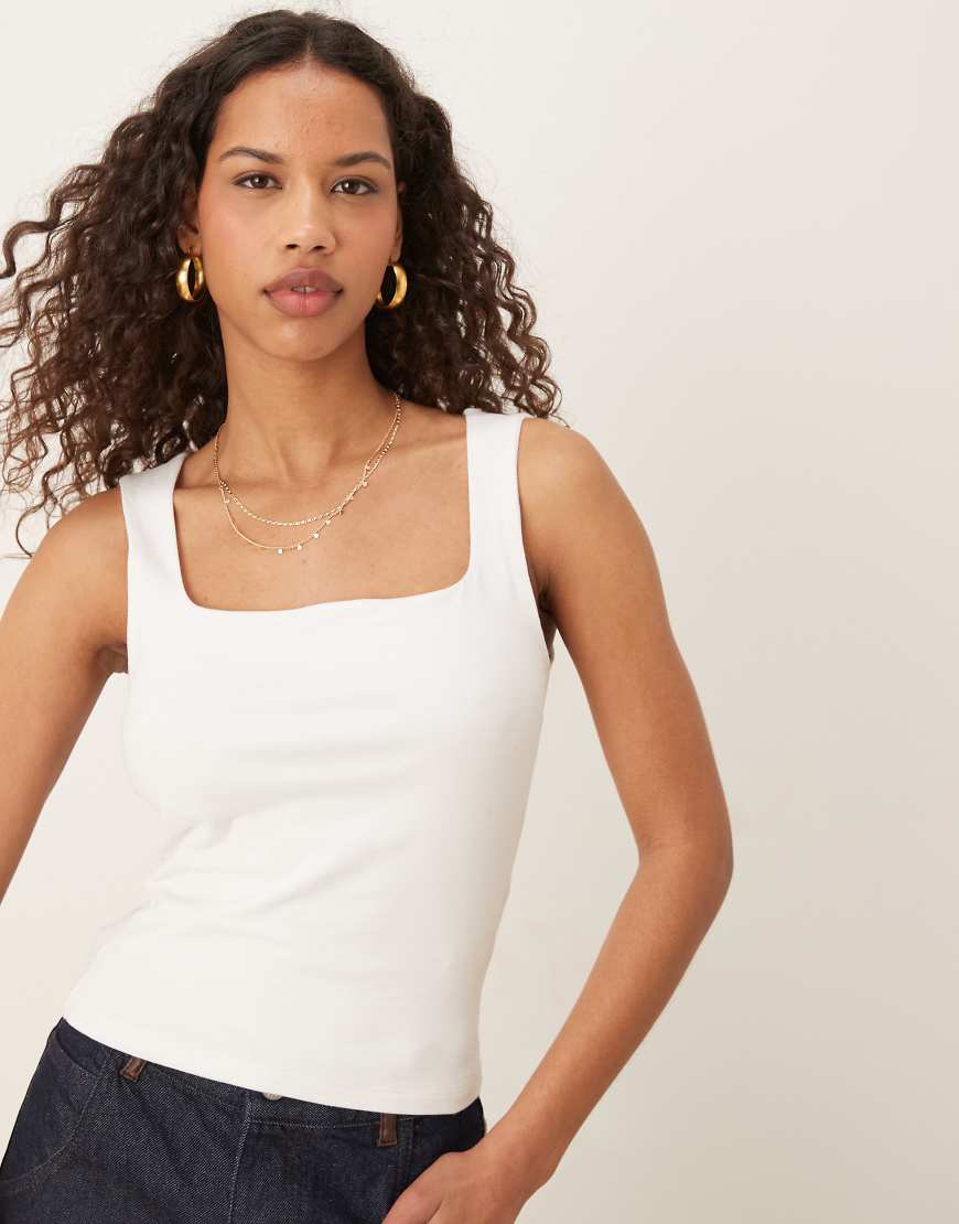 Gina Tricot - Tanktop in Weiß mit eckigem Ausschnitt Gina Tricot - Tanktop in Weiß mit eckigem Ausschnitt von GINA TRICOT