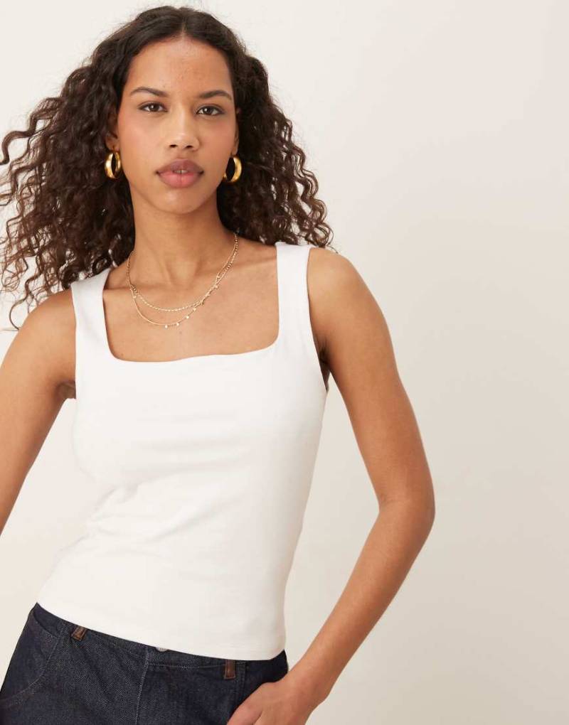 Gina Tricot - Tanktop in Weiß mit eckigem Ausschnitt von GINA TRICOT