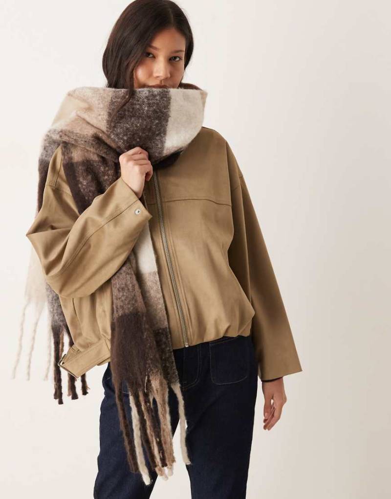 Gina Tricot - Weicher, dicker Schal in Braun kariert-Brown von GINA TRICOT