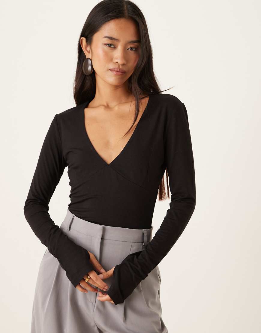 Gina Tricot - Weiches, langärmliges Oberteil in Schwarz mit V-Ausschnitt von GINA TRICOT
