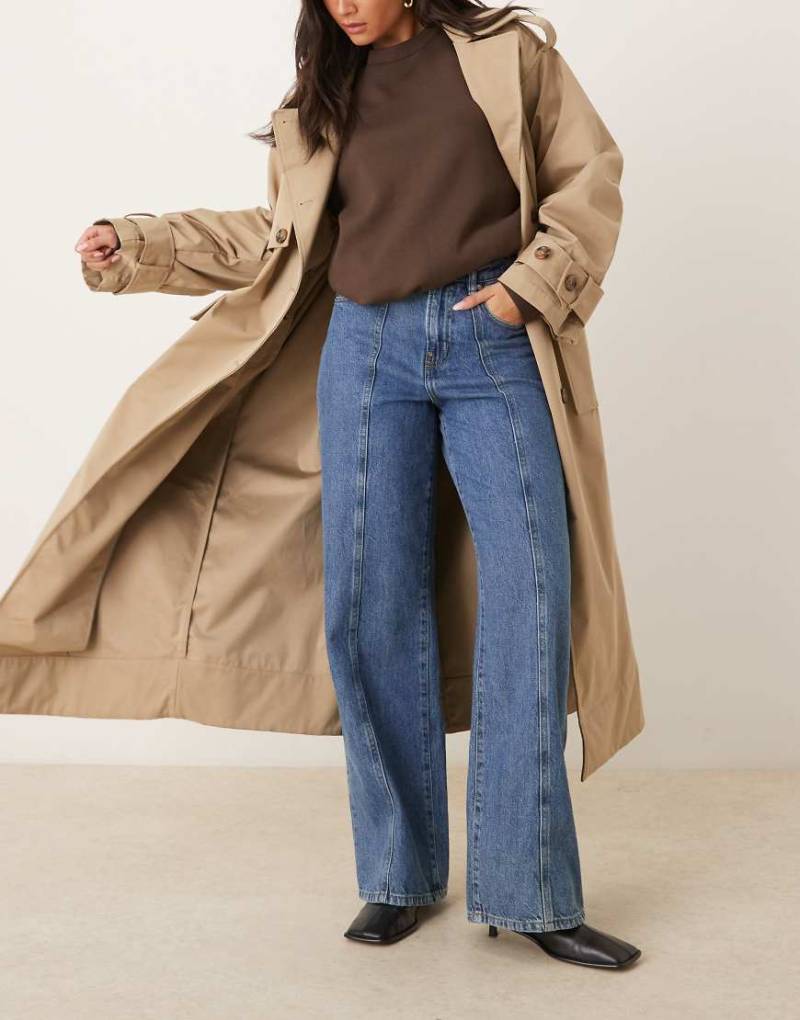 Gina Tricot - Weit geschnittene Jeans in mittelblauer Waschung mit Ziernaht vorne von GINA TRICOT