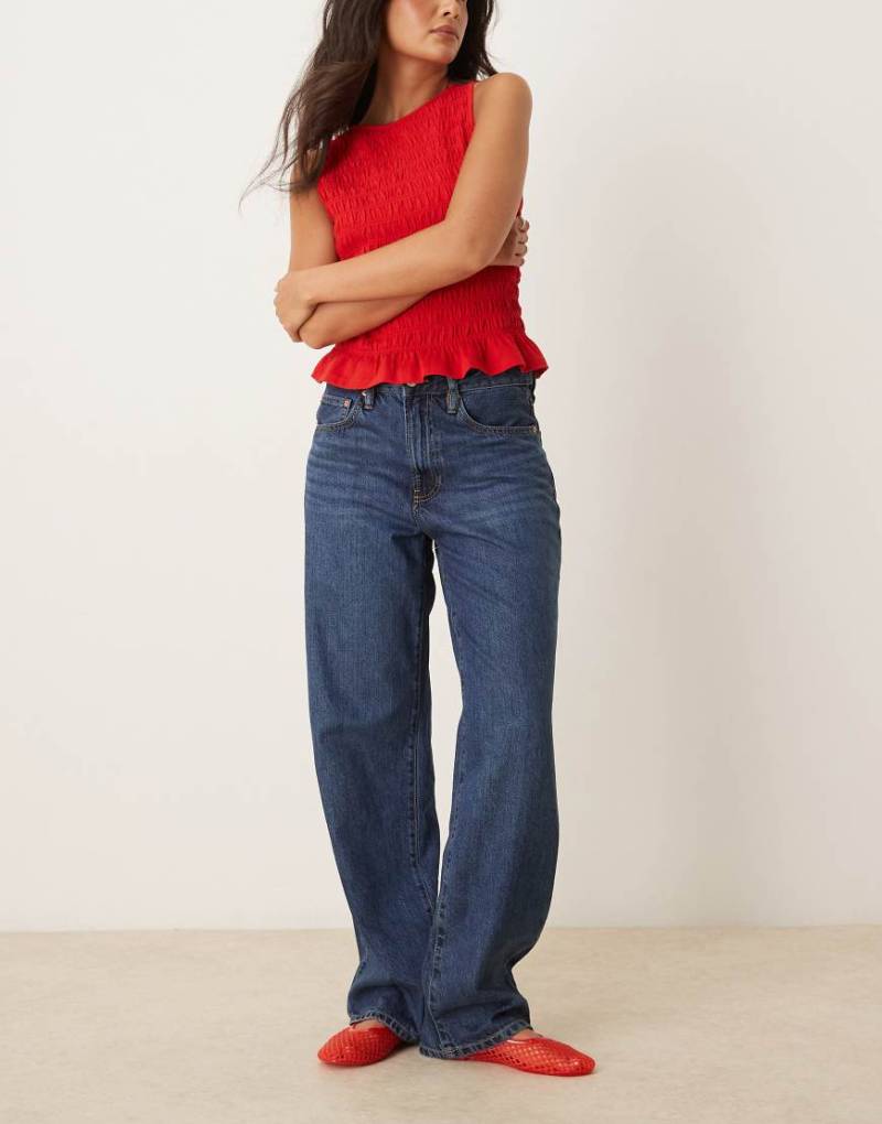 Gina Tricot - Weite Barrel-Jeans in dunkelblauer Waschung mit niedrigem Bund-Marineblau Gina Tricot - Weite Barrel-Jeans in dunkelblauer Waschung mit niedrigem Bund-Marineblau von GINA TRICOT