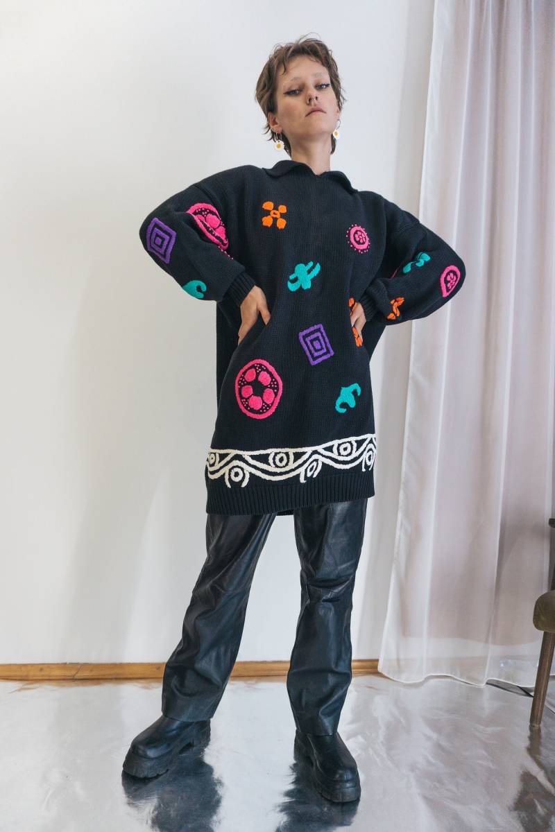 Vintage 90Er Pullover Kleid/Kuscheliges Langarm Schwarz Mit Bunten Ornamenten Gestricktes Pulloverkleid von GINGERINN