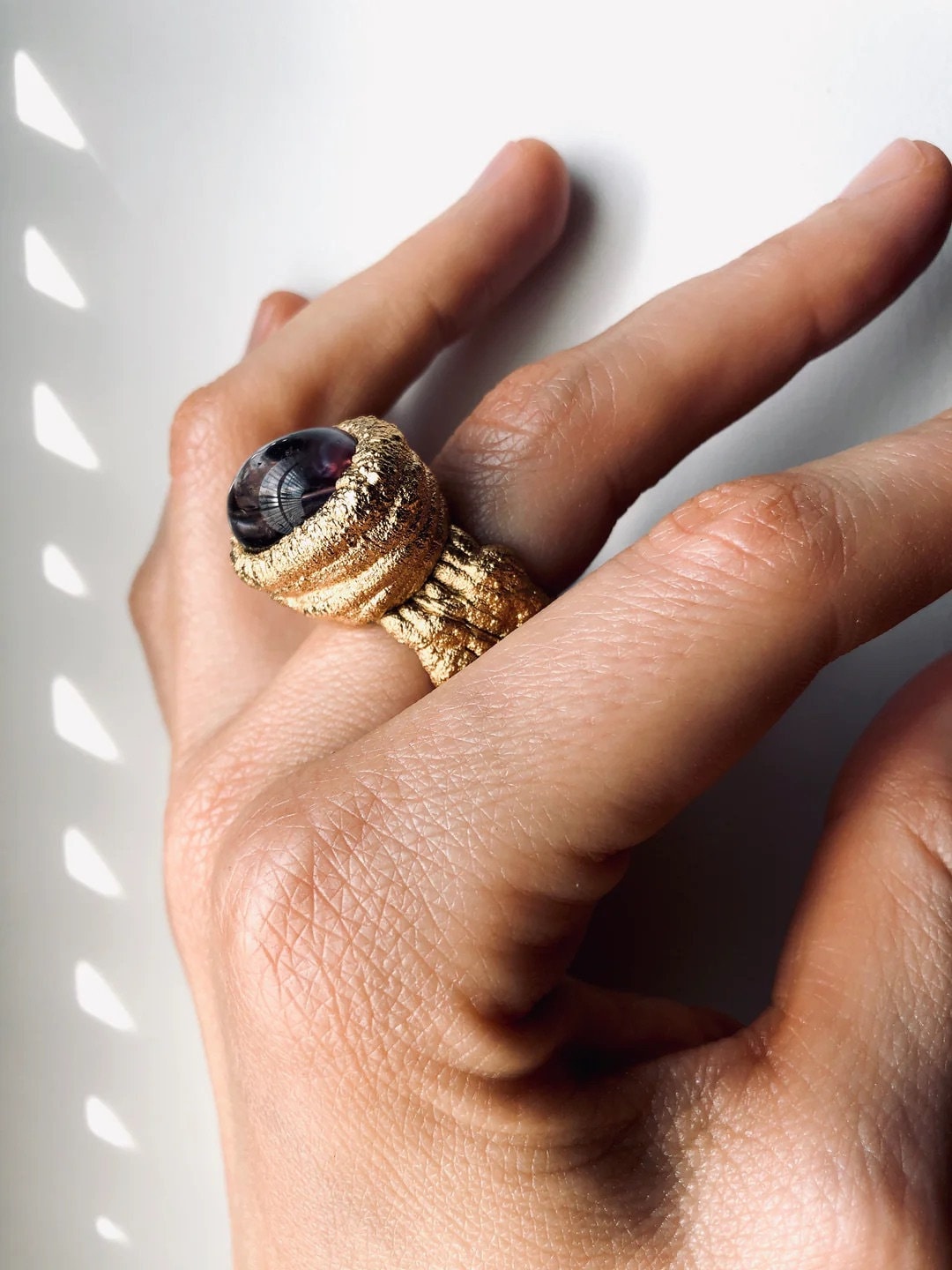 24K Vergoldeter Handgemachter Amethyst Ring, Einzigartiger Boho Vintage Stil Statement Schmuck, Geschenk Für Frau, Luxus Schmuck 24K Vergoldeter Handgemachter Amethyst Ring, Einzigartiger Boho Vintage Stil Statement Schmuck, Geschenk Für Frau, Luxus Schmuck von GINGERTAILJEWELLERY