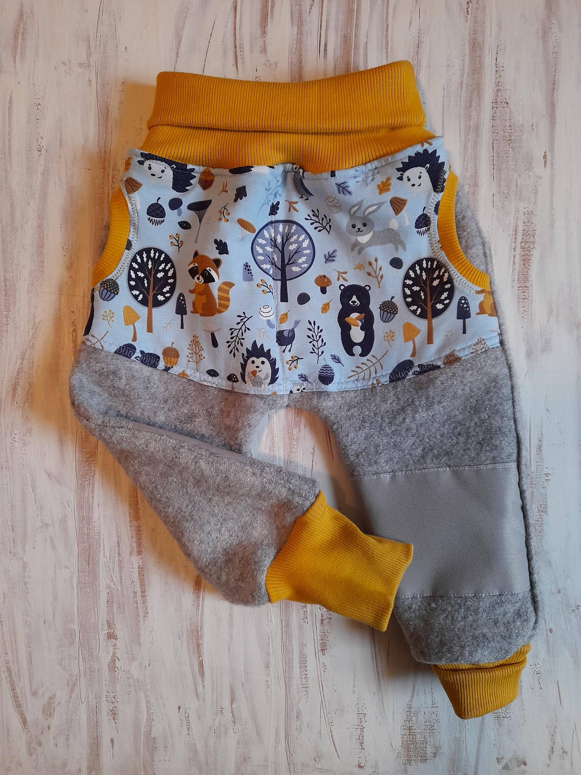 Baby-Wollwalkhose - Dg 74-80 Bis 98-104 Mit Aufgesetztem Farblichem Einsatz Seitlichen Taschen, Hohem Bund Und Langen Beinbündchen Baby-Wollwalkhose - Dg 74-80 Bis 98-104 Mit Aufgesetztem Farblichem Einsatz Seitlichen Taschen, Hohem Bund Und Langen Beinbündchen von GISISVO
