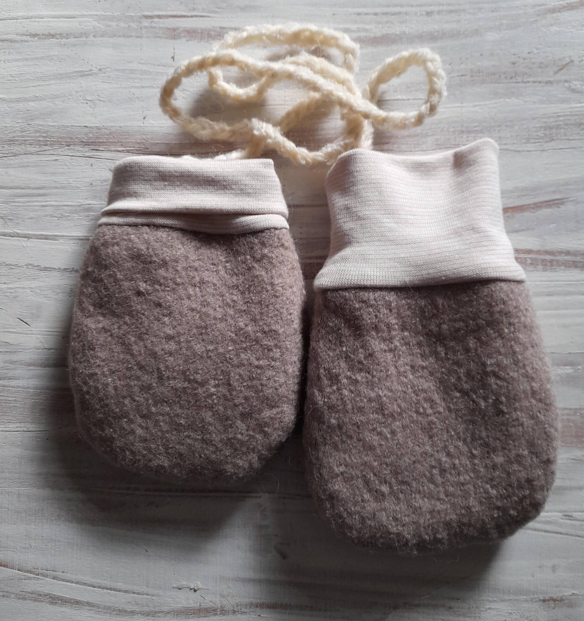 Babyhandschuhe Fausthandschuhe Ohne Daumen Für Warme Händchen Mit Kordel Und Langen Bündchen Innenfutter Aus Baumwoll-Fleece Wunschfarbe von GISISVO