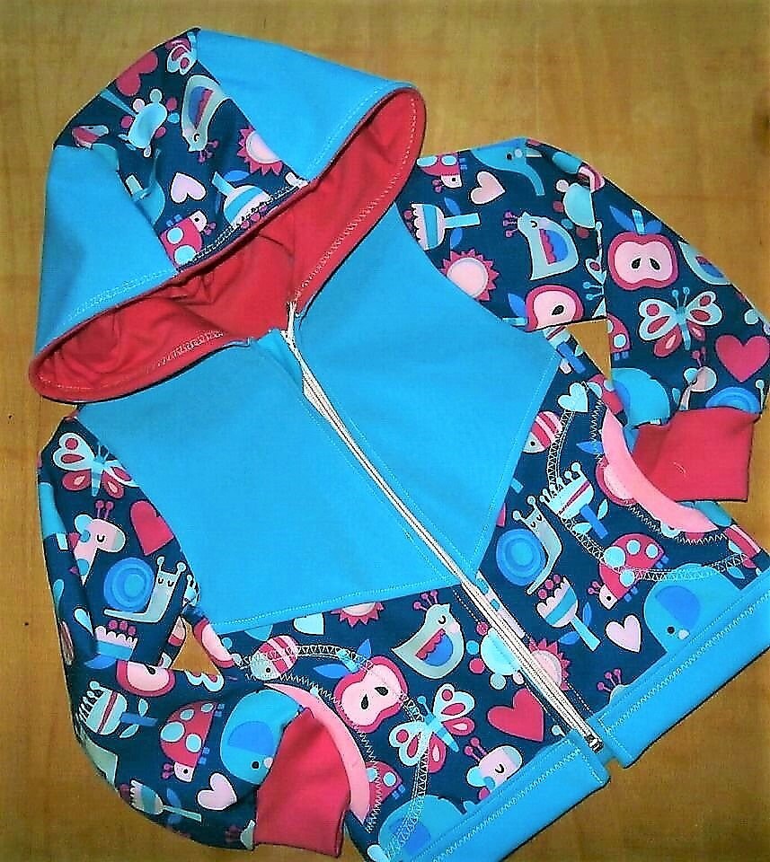 Softshelljacke Kinderjacke in Türkis Mit Kindermotiven Dunkelblau Reißverschluss Zipper, Kleine Seitliche Taschen Dg 68-74 Bis 98-104 Softshelljacke Kinderjacke in Türkis Mit Kindermotiven Dunkelblau Reißverschluss Zipper, Kleine Seitliche Taschen Dg 68-74 Bis 98-104 von GISISVO