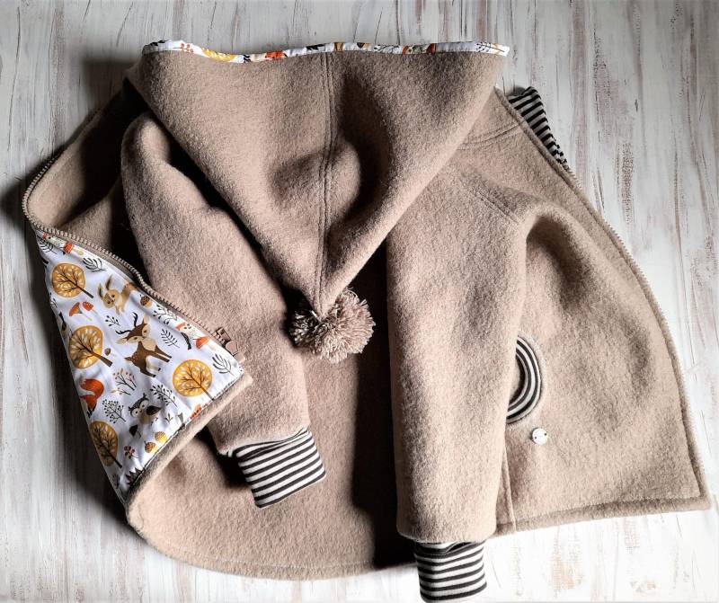 Wollwalkjacke Babyjacke Mit Kapuze Rund Oder Zipfel in Beige Innenfutter Waldtiere - Wunschfarbe Doppelgröße 56-62 Bis 104-110 Wollwalkjacke Babyjacke Mit Kapuze Rund Oder Zipfel in Beige Innenfutter Waldtiere - Wunschfarbe Doppelgröße 56-62 Bis 104-110 von GISISVO