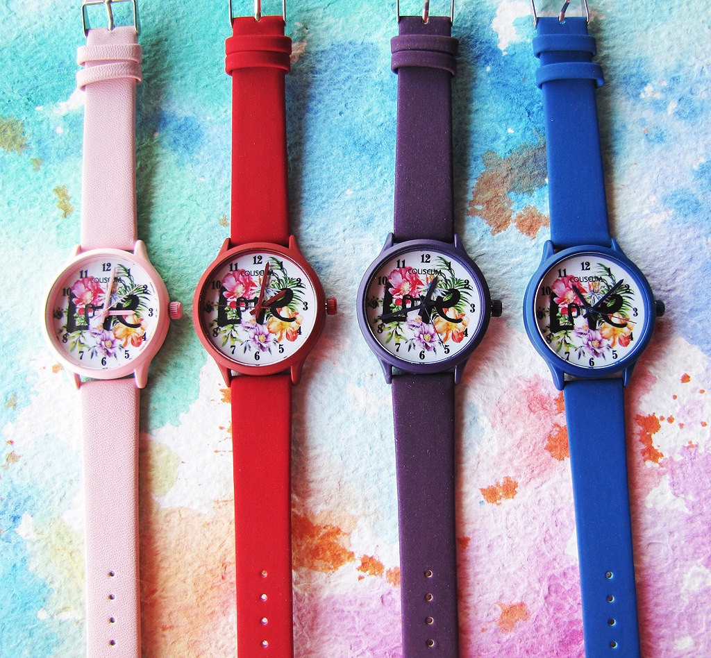 Free Fast Shipping - Love Print Uhr Vegane Leder Boho Armbanduhr Solid Lila, Pink, Blau Uhren Buntes Liebesgeschenk Für Sie von GIULIETTASStore