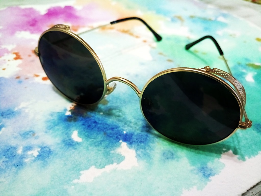 Schneller Kostenloser Versand - Runde Goldfarbe Dünner Rahmen Lochdeckel Sonnenbrille Unisex von GIULIETTASStore