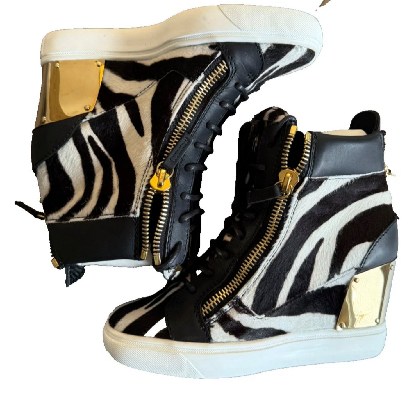 GIUSEPPE ZANOTTI DESIGN Lorenz Sneaker Zebra Ponyfell Gold Wedgesneaker Limitierte Sammlerstück mit ikonischem Wiedererkennungswert GIUSEPPE ZANOTTI DESIGN Lorenz Sneaker Zebra Ponyfell Gold Wedgesneaker Limitierte Sammlerstück mit ikonischem Wiedererkennungswert von GIUSEPPE ZANOTTI DESIGN