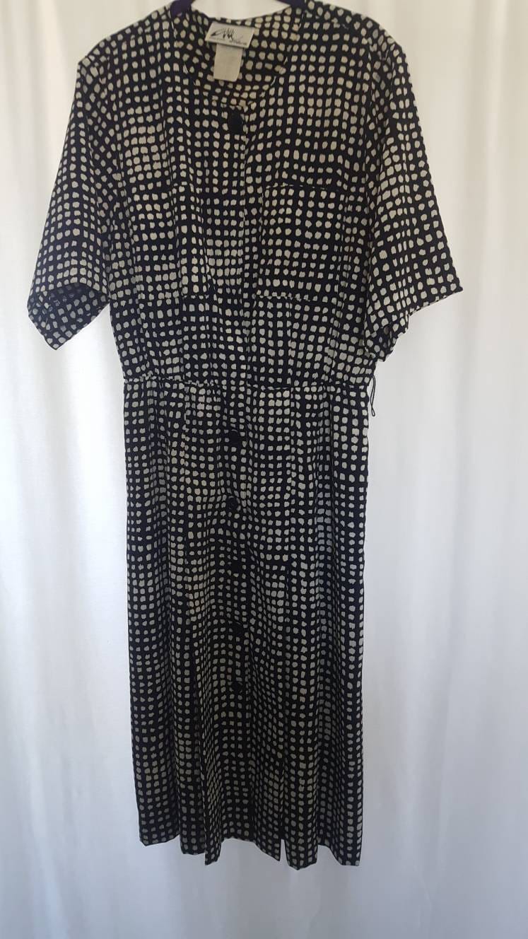 80Er Jahre Entdeckt Schwarzen Und Weißen Hemd Kleid Größe Medium/Large 80Er Jahre Entdeckt Schwarzen Und Weißen Hemd Kleid Größe Medium/Large von GJONESVINTAGE