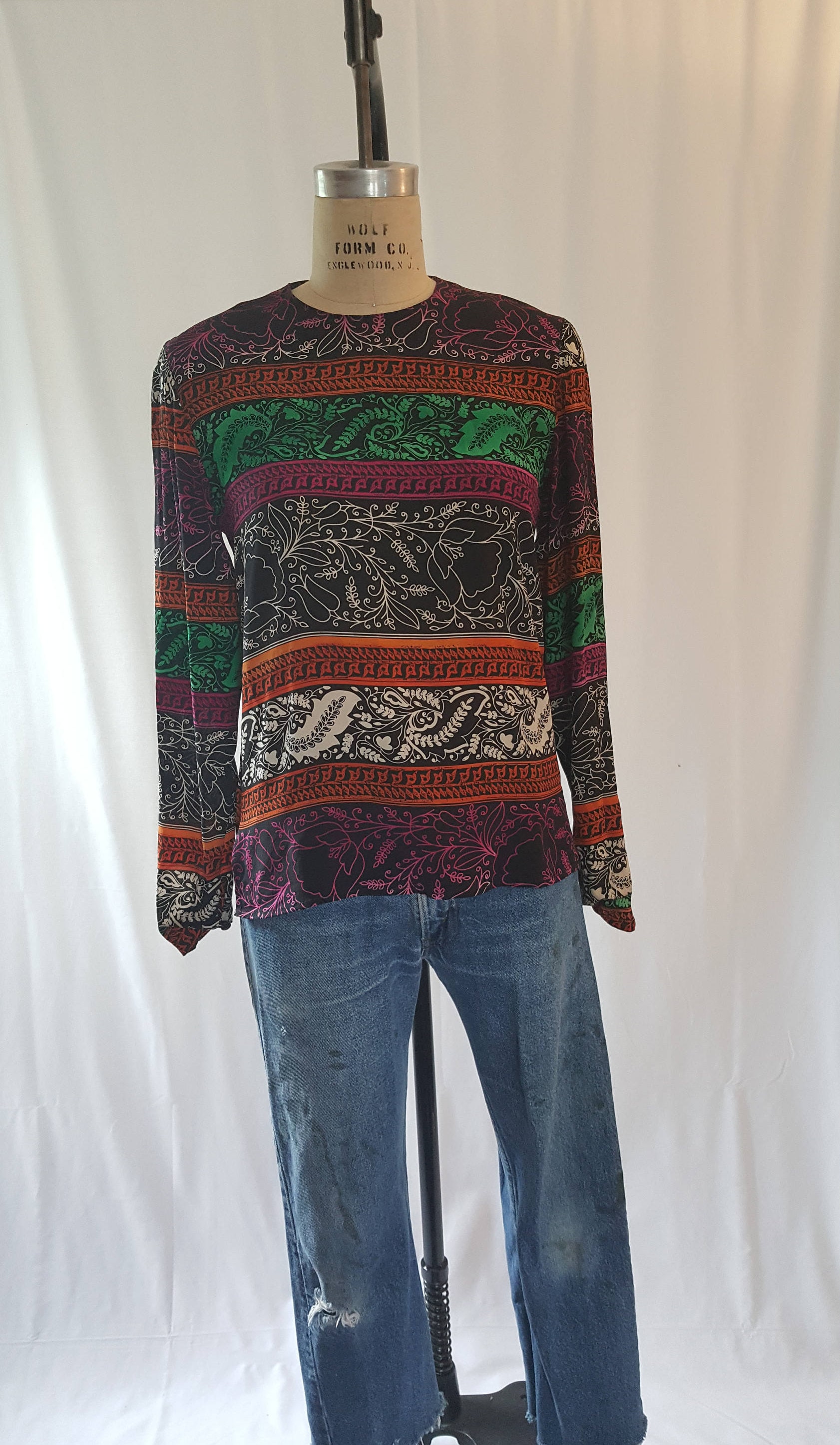 Seide Florale Farbblock Pullover Bluse Seide Florale Farbblock Pullover Bluse von GJONESVINTAGE