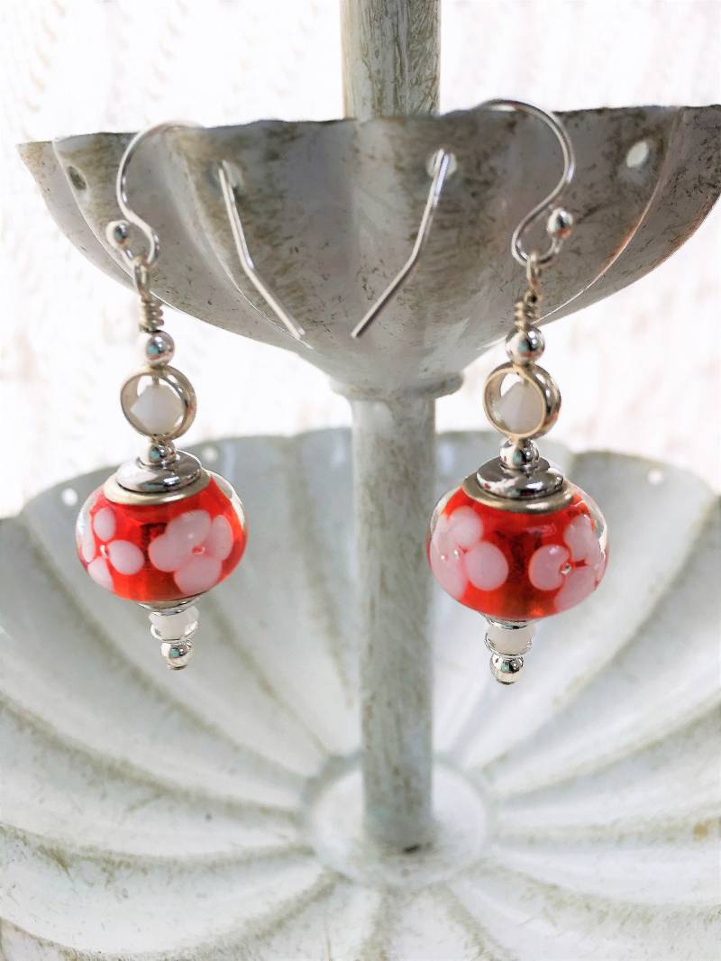 Orange Mit Weisse Blume/ Murano Style Glass Lamp-Work/ Sterling Silber von GJsCollections