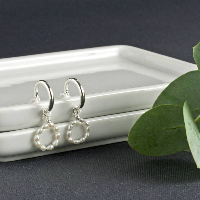 Creolen Gold, Kreolen Mit Anhänger, Kleine Silber Hochzeit Perlen in Drei Farben von GKdesignSchmuck