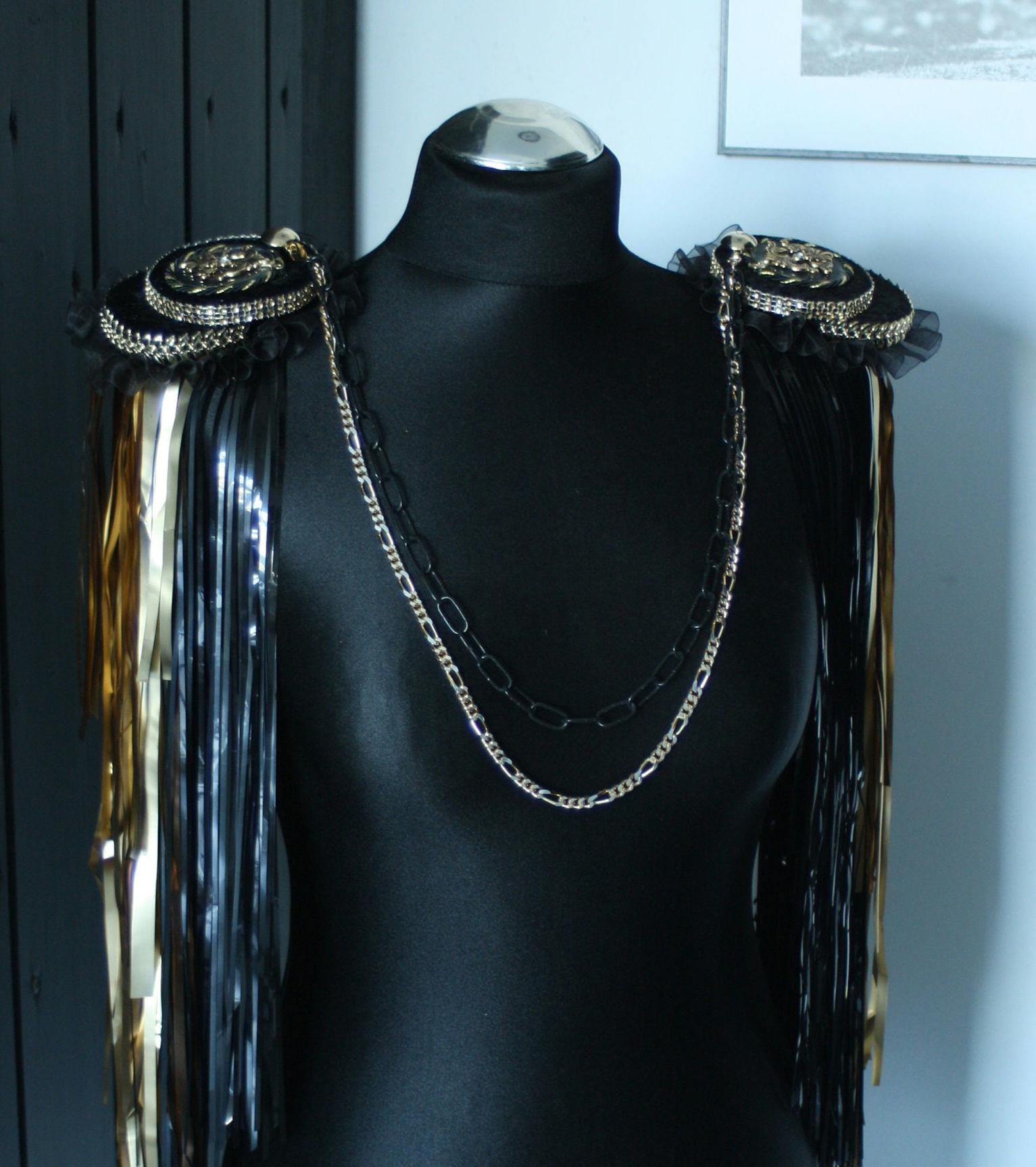 Epaulette Schulterkappe Festival Lametta Tinsel Fringe Karneval Gold Black Disco Epaulette Schulterkappe Festival Lametta Tinsel Fringe Karneval Gold Black Disco von GLAMETTAShop