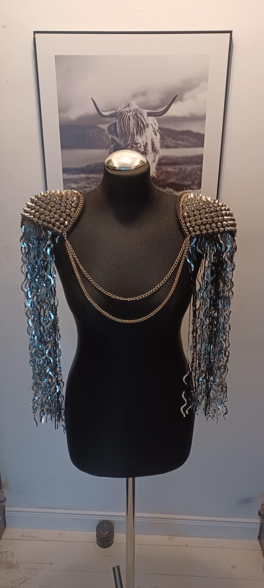 Epaulette Schulterkappe Nieten Festival Lametta Tinsel Fringe Burning Man Epaulette Schulterkappe Nieten Festival Lametta Tinsel Fringe Burning Man von GLAMETTAShop
