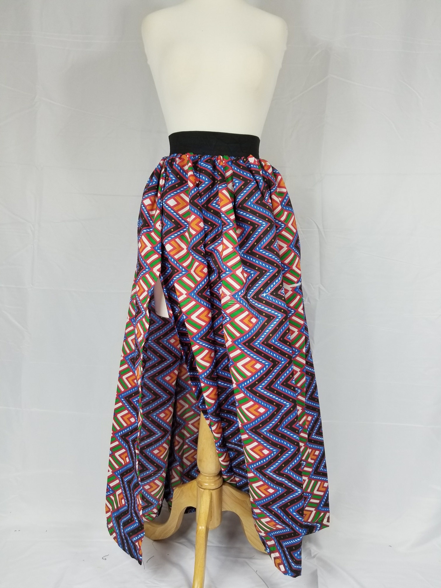 Ankara Seide Maxi-Rock Mit Schlitz | Blau Und Orange Zick-Zack-Design Ankara Seide Maxi-Rock Mit Schlitz | Blau Und Orange Zick-Zack-Design von GLAMMfashions