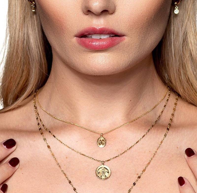 Winzige Gold Jungfrau Maria Charm Halskette, Zarte Füllte Wunderbare Medaillon Silber Religiöse Halskette von GLAMROCKSdesigns