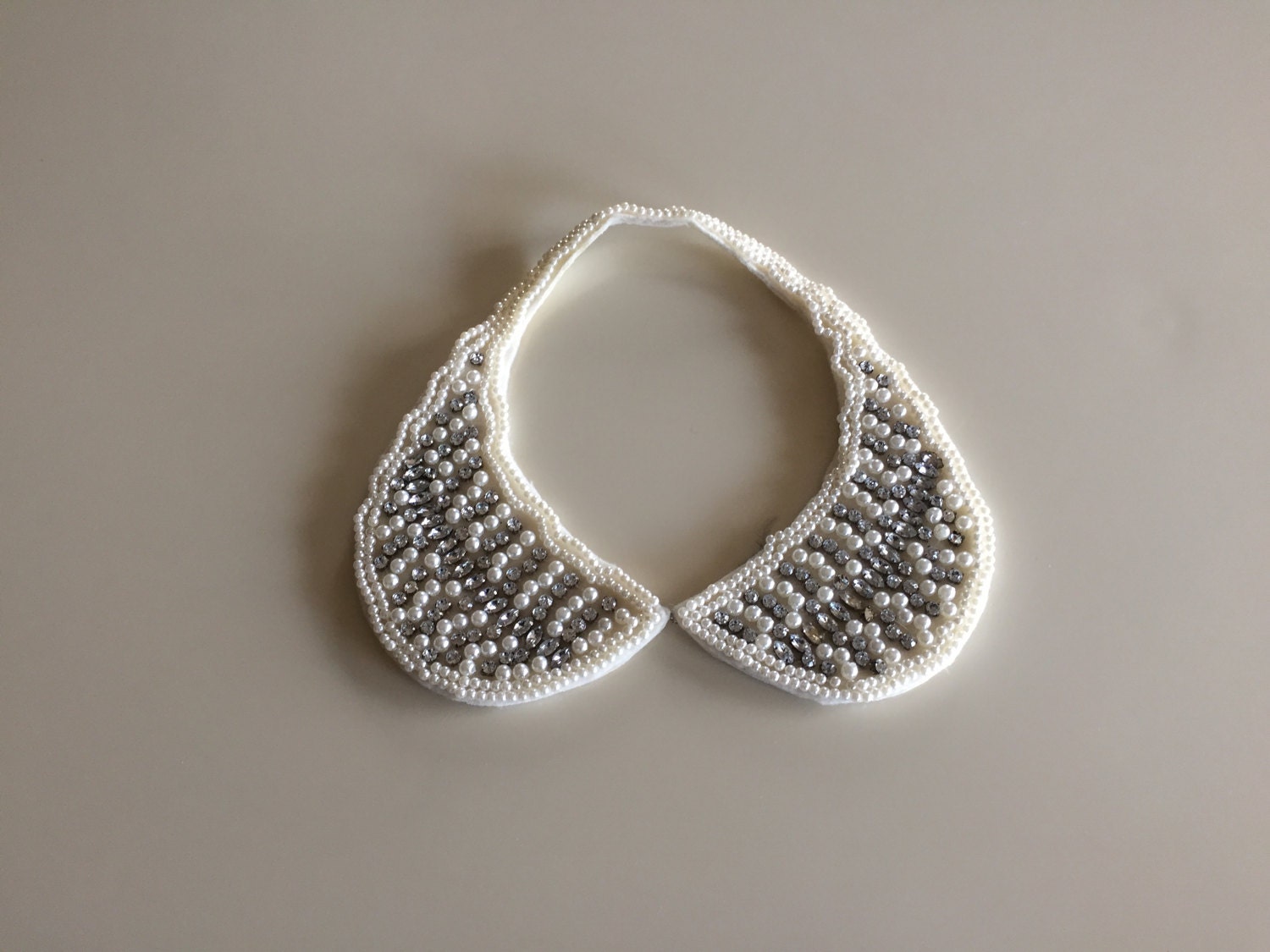 Vintage 40Er Jahre Große Perlen Und Strass Halsband Vintage 40Er Jahre Große Perlen Und Strass Halsband von GLEIBS