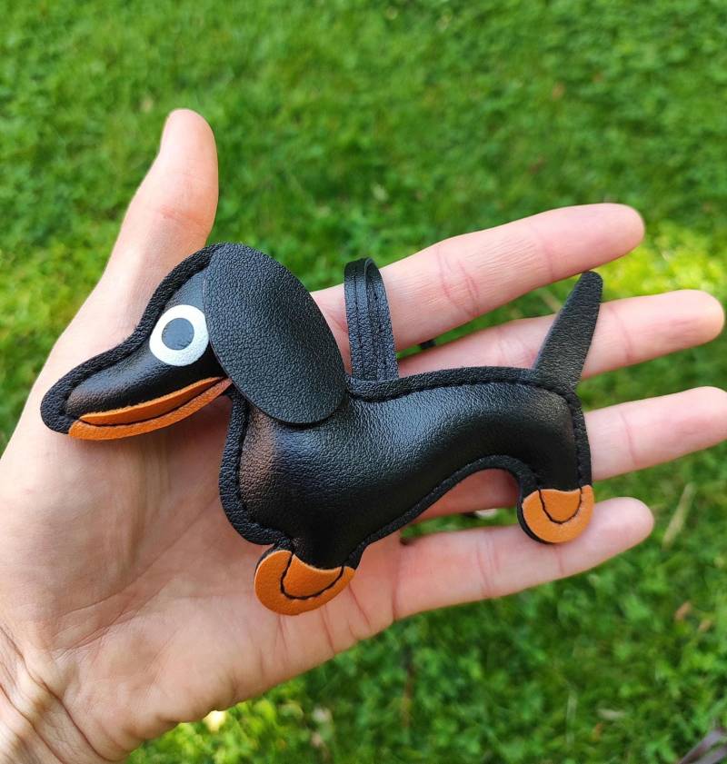 Dackel Schlüsselanhänger Aus Veganen Kunstleder, Verschiedene Farben von GLIMMORS