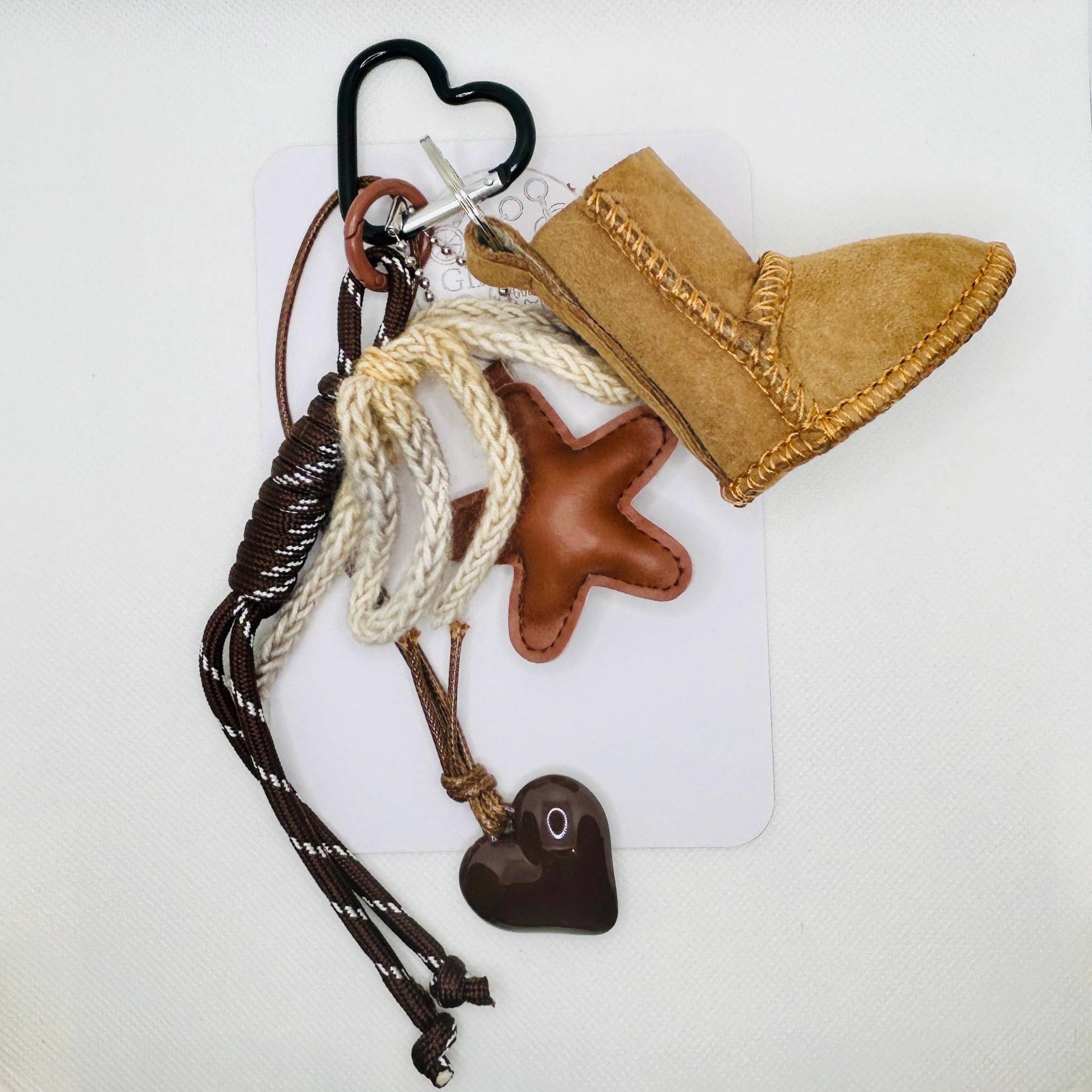 Bag Charm Stiefel Stern Herz Set. Warme Töne Für Schlüssel Und Taschen. Dekorativer Schlüsselanhänger Braun Beige. Ugg-Fan Bag Charm Stiefel Stern Herz Set. Warme Töne Für Schlüssel Und Taschen. Dekorativer Schlüsselanhänger Braun Beige. Ugg-Fan von GLINDLICHbyAnni
