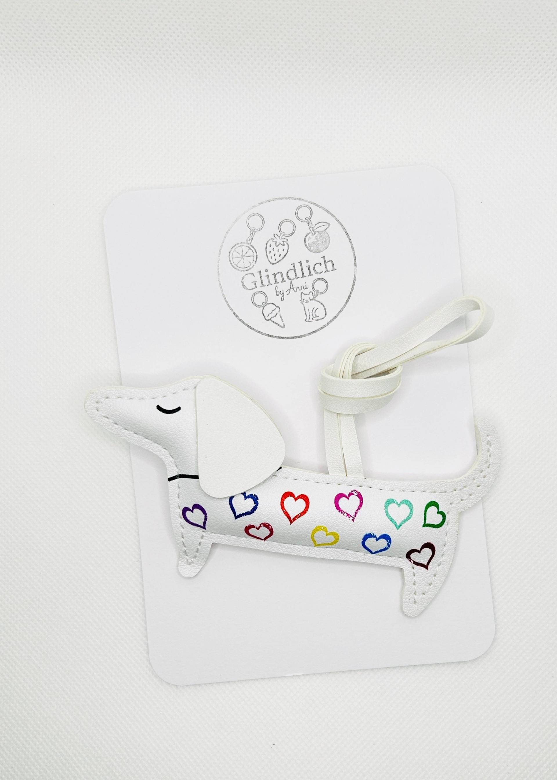 Dackel Schlüsselanhänger. Herzmuster Taschenanhänger. Kunstleder Bag Charm. Geschenk Hundeliebhaber. Bunter Rucksackanhänger Damen Dackel Schlüsselanhänger. Herzmuster Taschenanhänger. Kunstleder Bag Charm. Geschenk Hundeliebhaber. Bunter Rucksackanhänger Damen von GLINDLICHbyAnni