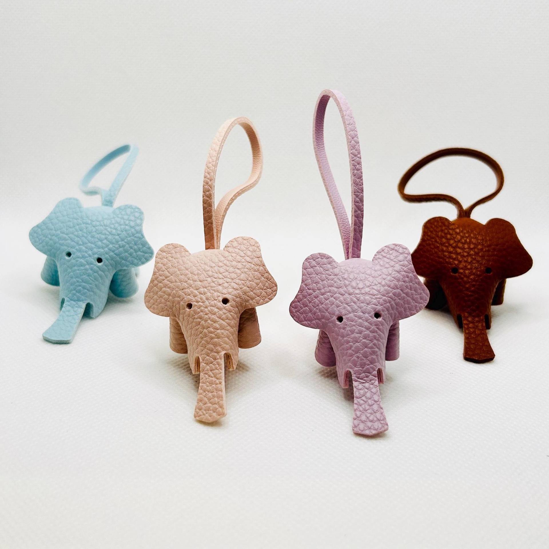 Mini Elefant Schlüsselanhänger Cartoon. Bunter Taschenanhänger Aus Kunstleder [Glindlichbyanni] von GLINDLICHbyAnni