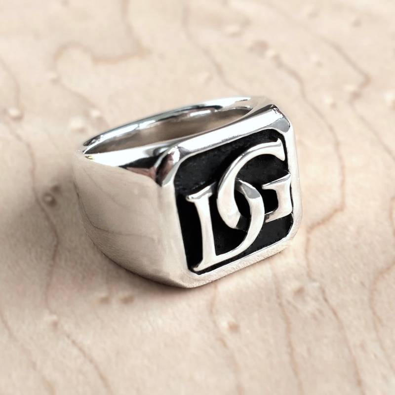 Handgefertigter Monogramm Ring | Herren Siegelring Silber Initialring Handarbeit Initialen Schmuck Buchstaben Männerschmuck 925 von GLJewelryArtist