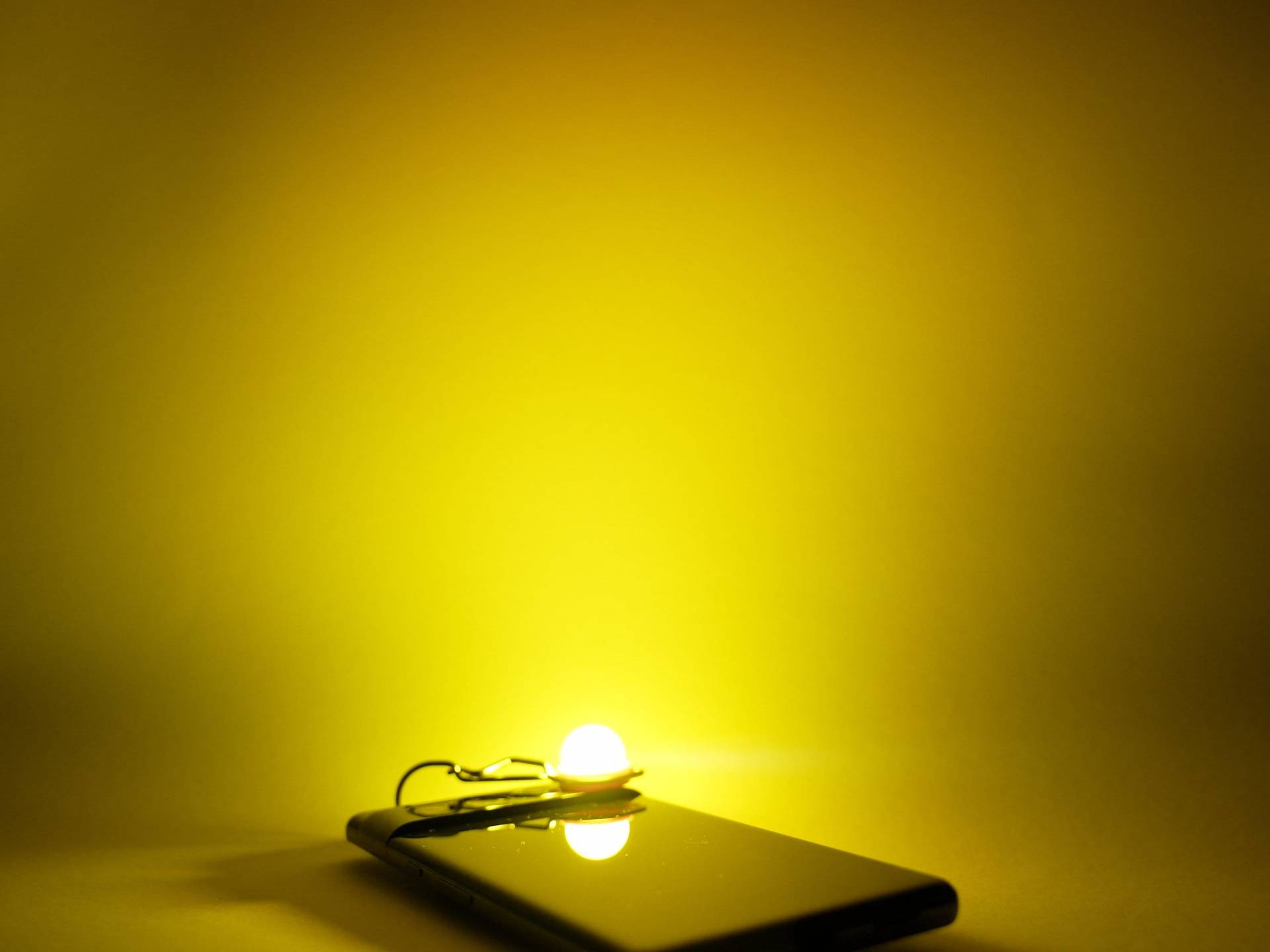 Handy Gadget Stimmungslicht - Sunshine Glowpanion Ambientelicht, Schlüsselanhänger, Schmuck, Aufsatz Für Die Handy Taschenlampe Handy Gadget Stimmungslicht - Sunshine Glowpanion Ambientelicht, Schlüsselanhänger, Schmuck, Aufsatz Für Die Handy Taschenlampe von GLOWPANION