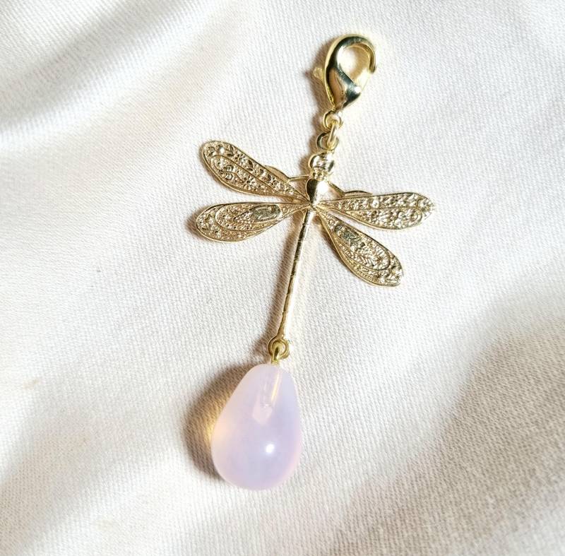 Glowybox Libelle Anhänger Ohne Kette Gold Kinderschmuck Charm Armband Anhänger Geschenk Freundin Geburtstag Kind Rosa Glowybox Libelle Anhänger Ohne Kette Gold Kinderschmuck Charm Armband Anhänger Geschenk Freundin Geburtstag Kind Rosa von GLOWYBOX
