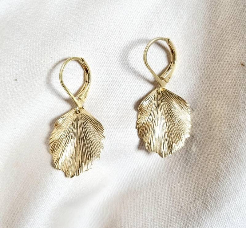 Ohrringe Blatt Gold Gingko Ohrringe Blätter Ohrhänger Gold Handmade Individueller Schmuck Geschenk Freundin Frau Geliebte Klein von GLOWYBOX