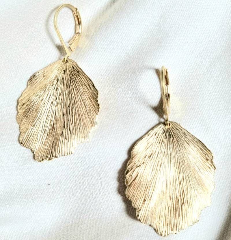 Ohrringe Blatt Gold Gingko Ohrringe Blätter Ohrhänger Gold Individueller Schmuck Handmade Geschenk Freundin Frau Geliebte Groß von GLOWYBOX