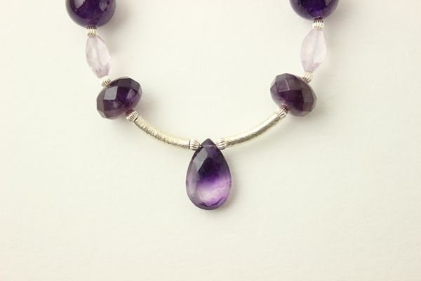 Einzigartige Halskette Aus Amethyst Und Sterling Silber Einzigartige Halskette Aus Amethyst Und Sterling Silber von GMHdesign