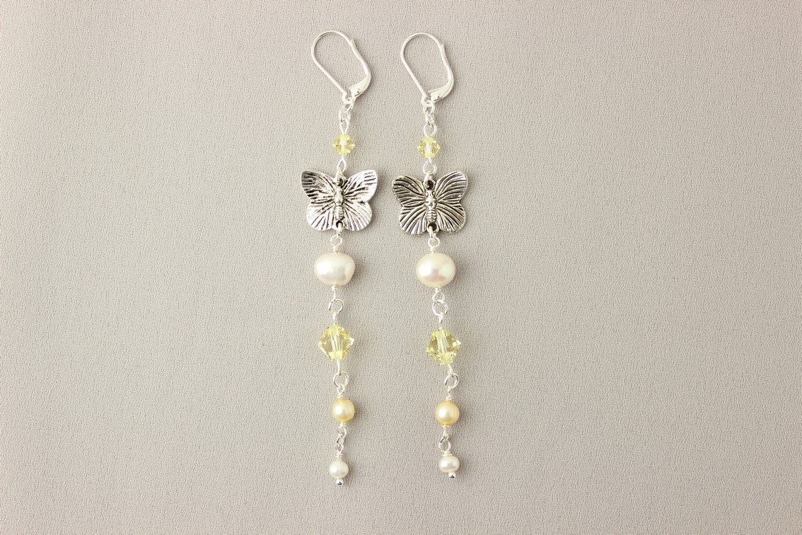 Lange Schmetterling Ohrringe, Sommer Hellgelb Und Weiß, Mit Süßwasserperlen Swarovski Kristallen Lange Schmetterling Ohrringe, Sommer Hellgelb Und Weiß, Mit Süßwasserperlen Swarovski Kristallen von GMHdesign