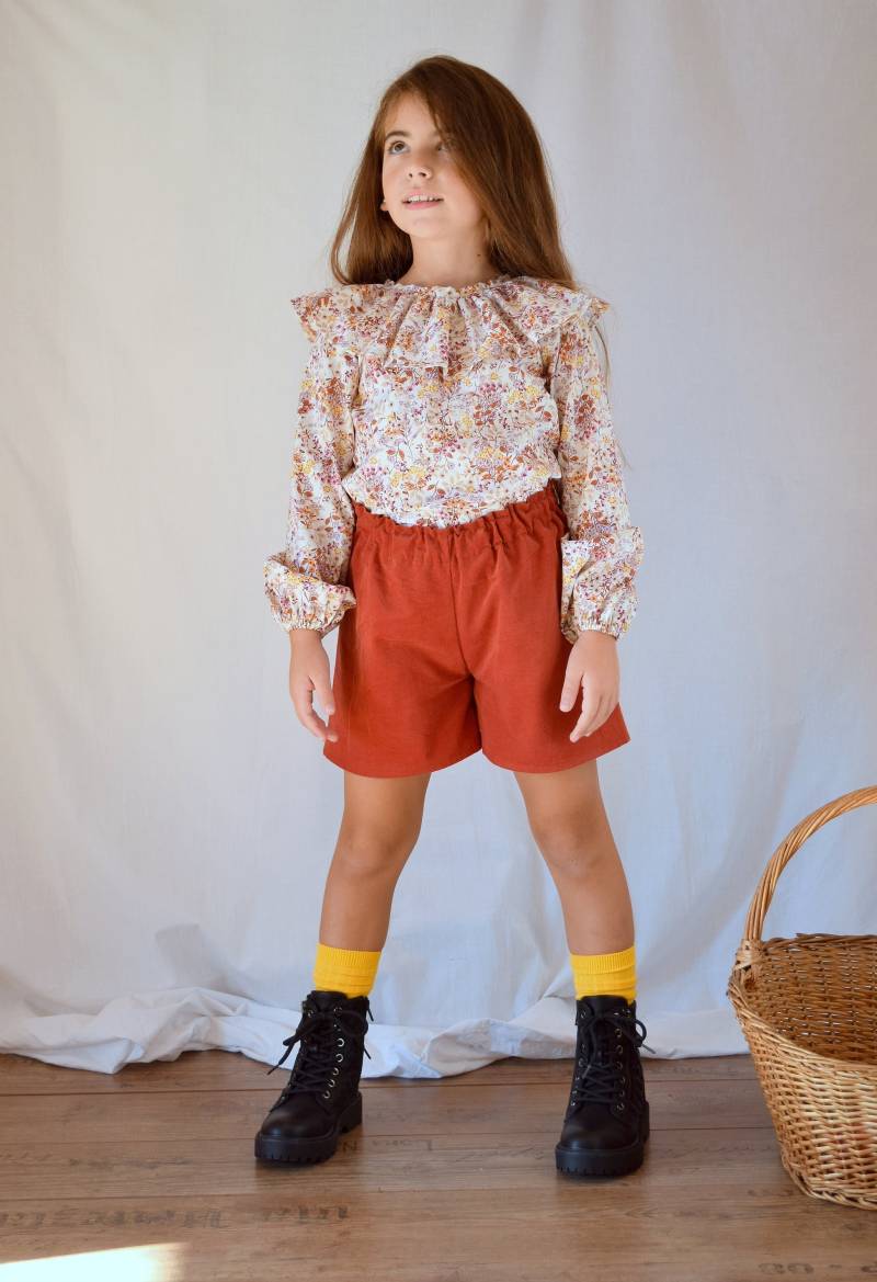 Blumenbluse Aus Baumwolle Für Mädchen, Langärmliges T-Shirt von GMStileSenzaTempo