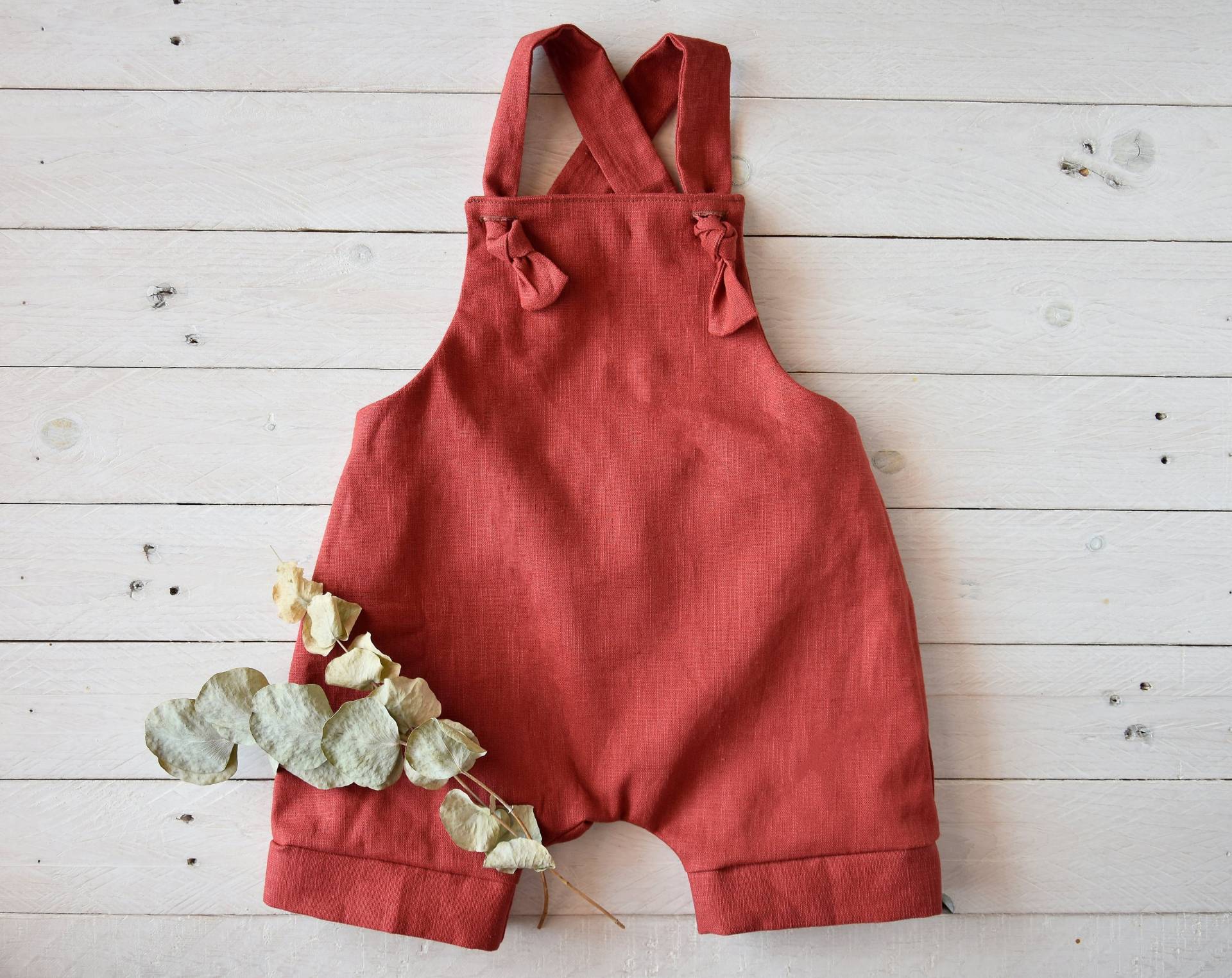 Kurze Latzhose Aus Babyleinen, Baby-Latzhose von GMStileSenzaTempo