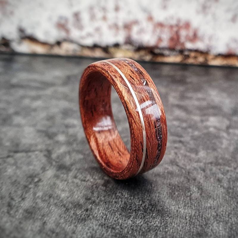 Bubinga-Ring Mit Amethyst - Und Silber-Inlays von GMWoodStock