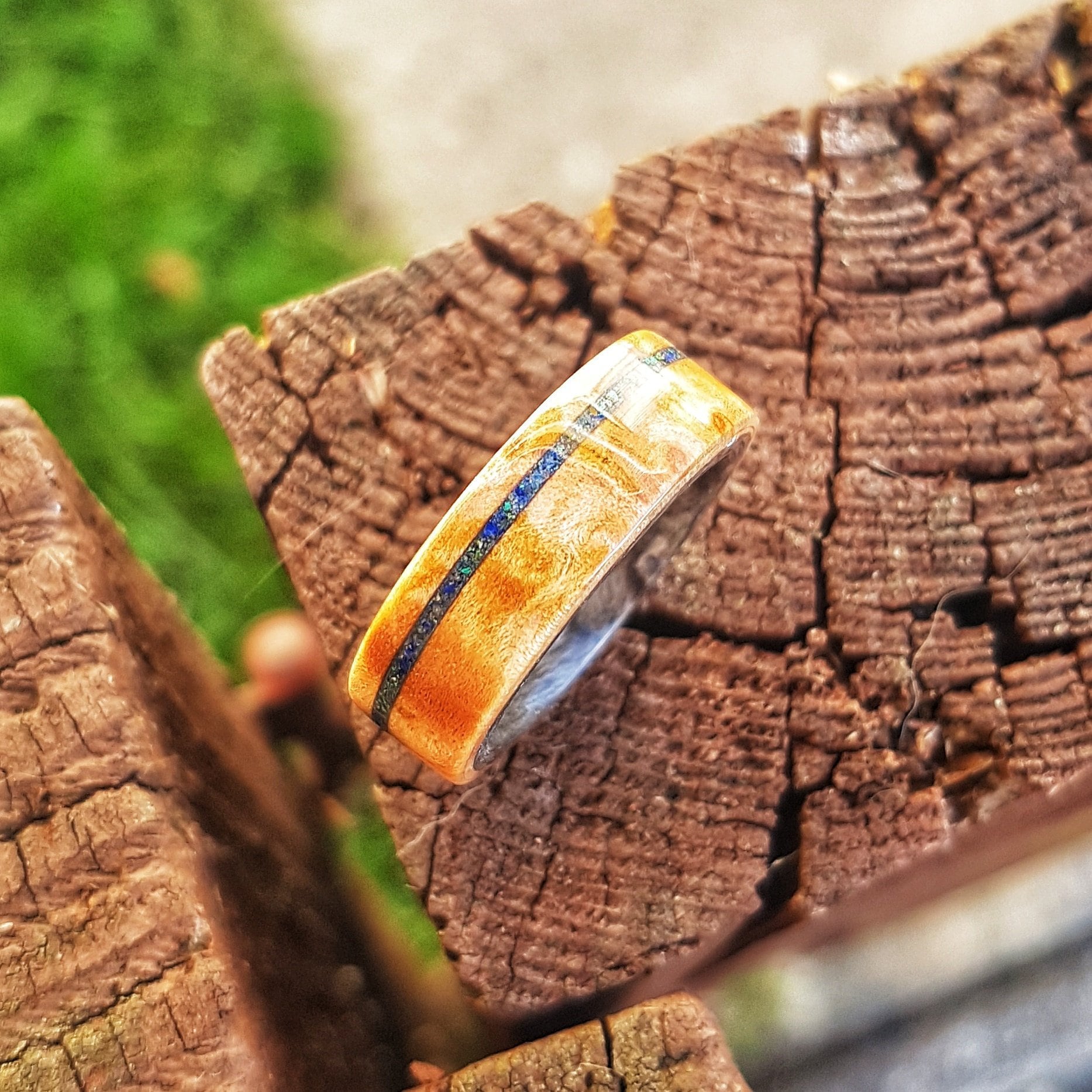 Handgemachter Ehering Aus Ahornmaser Mit Inlay Lapis Lazuli Und Azurit Handgemachter Ehering Aus Ahornmaser Mit Inlay Lapis Lazuli Und Azurit von GMWoodStock