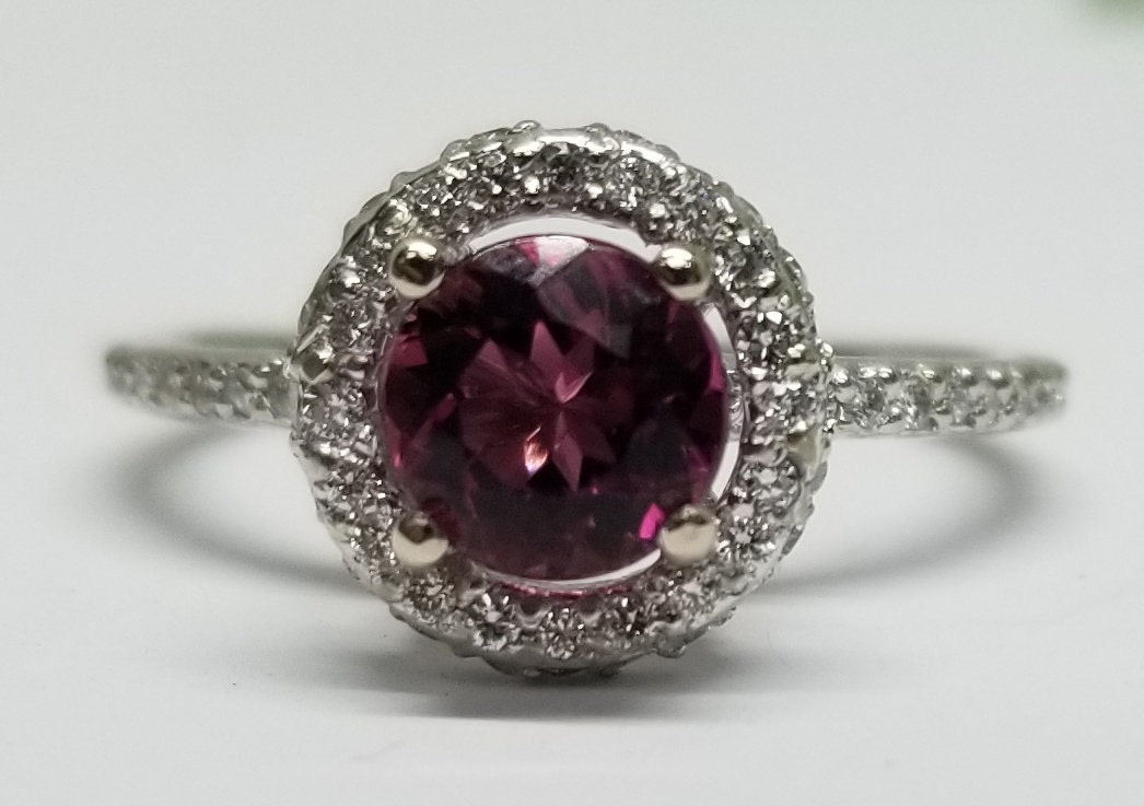 14 Karat Weißgold Pink Tourmaline Diamond Halo Ring 14 Karat Weißgold Pink Tourmaline Diamond Halo Ring von GMSJewelryLA