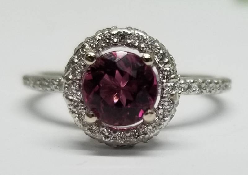 14 Karat Weißgold Pink Tourmaline Diamond Halo Ring 14 Karat Weißgold Pink Tourmaline Diamond Halo Ring von GMSJewelryLA