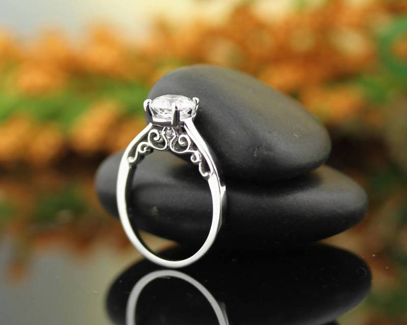 1Ct Für Immer Eine Nahezu Farblose Moissanit Solide 14K Weißgold Skulpturale Verlobungsring Set - St233023 von GNGJewel